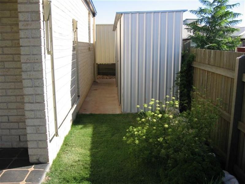 1 Banksdale Drive, Middle Ridge QLD 4350