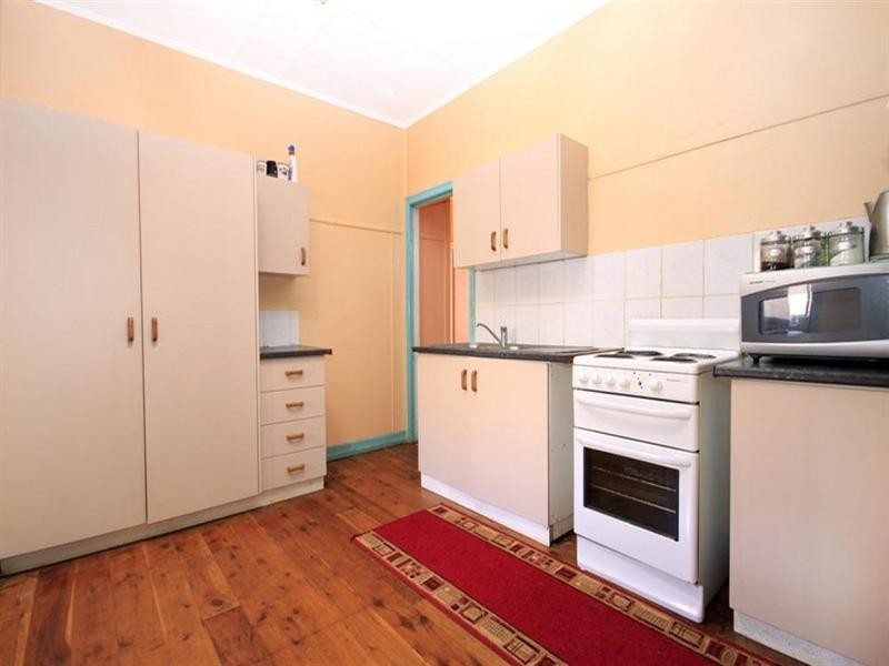 253 West Street, Harristown QLD 4350