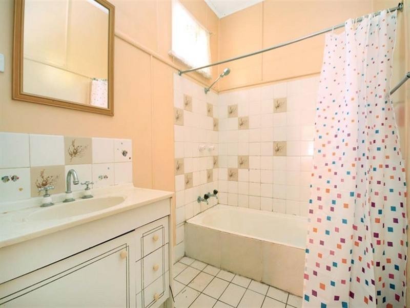 253 West Street, Harristown QLD 4350