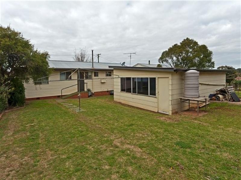 11 Brown Street, Rockville QLD 4350