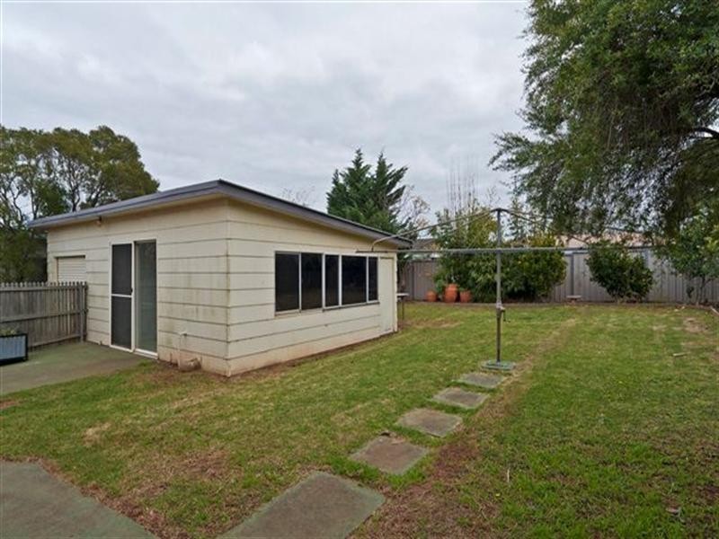 11 Brown Street, Rockville QLD 4350