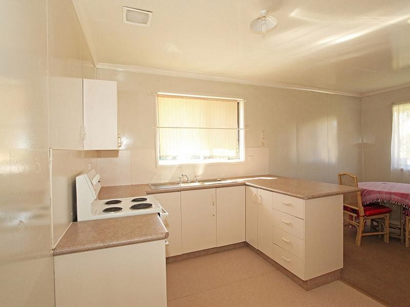 15 Festival Street, Rockville QLD 4350