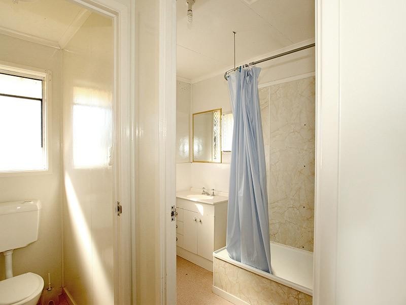 15 Festival Street, Rockville QLD 4350