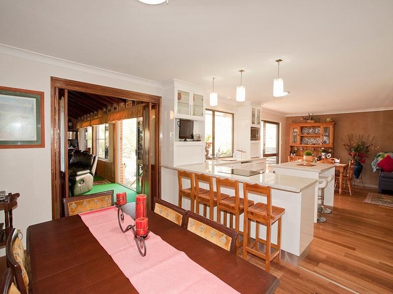 8 Cullen Court, Rockville QLD 4350