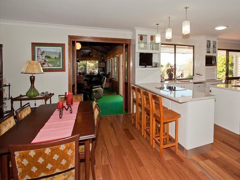 8 Cullen Court, Rockville QLD 4350