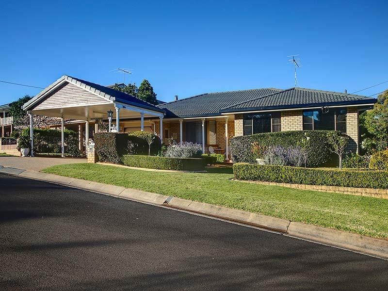 8 Cullen Court, Rockville QLD 4350