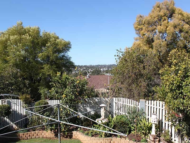 8 Cullen Court, Rockville QLD 4350