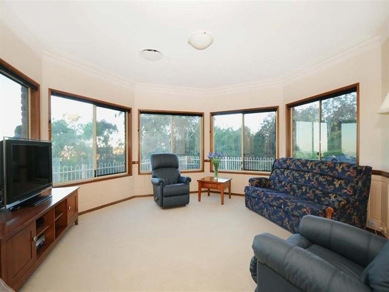 6 Chatswood Close, Mount Lofty QLD 4350