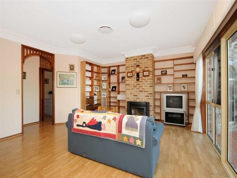 6 Chatswood Close, Mount Lofty QLD 4350