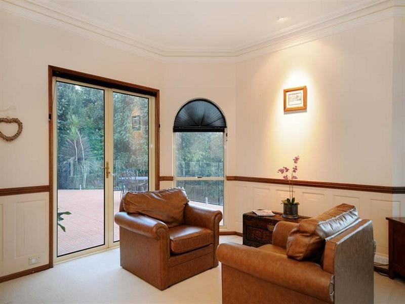 6 Chatswood Close, Mount Lofty QLD 4350