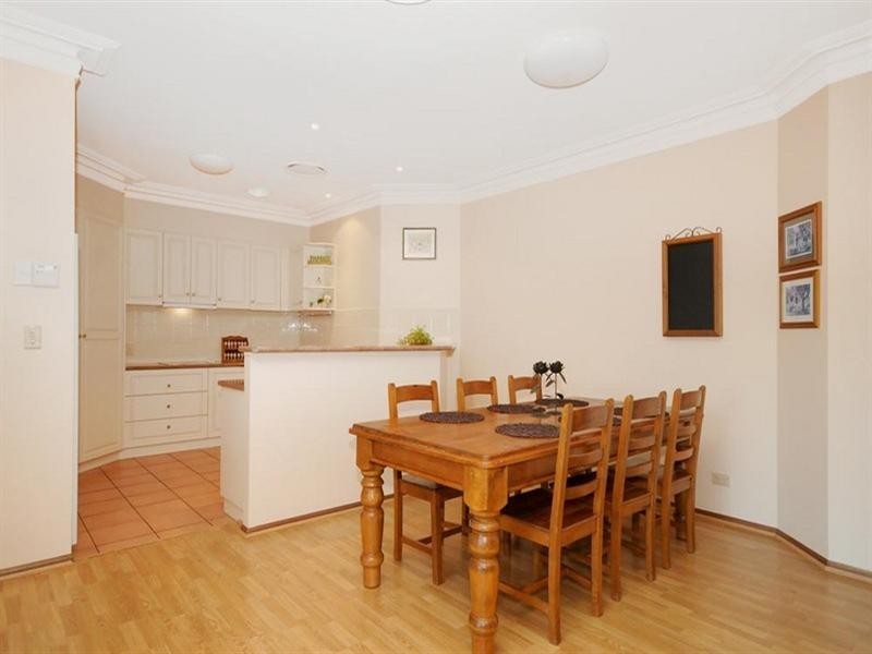 6 Chatswood Close, Mount Lofty QLD 4350