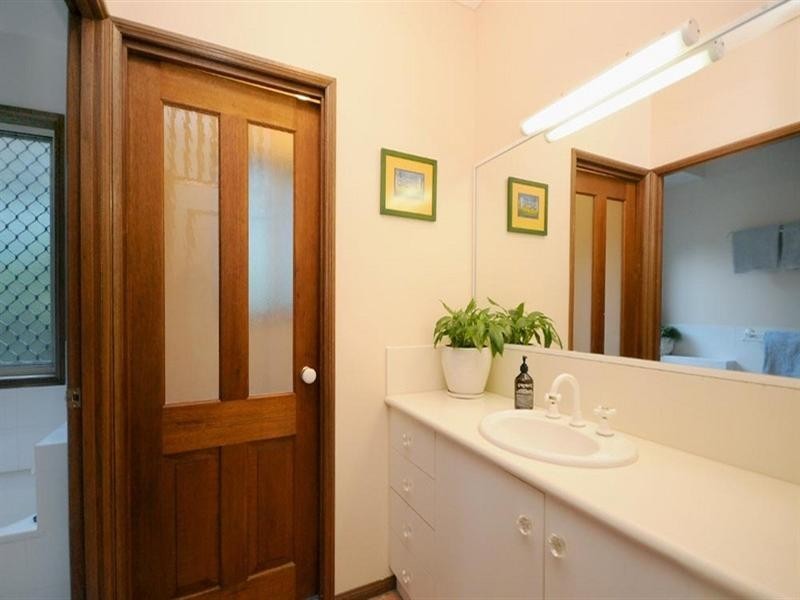 6 Chatswood Close, Mount Lofty QLD 4350