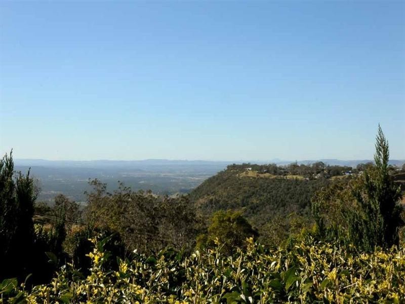 6 Chatswood Close, Mount Lofty QLD 4350