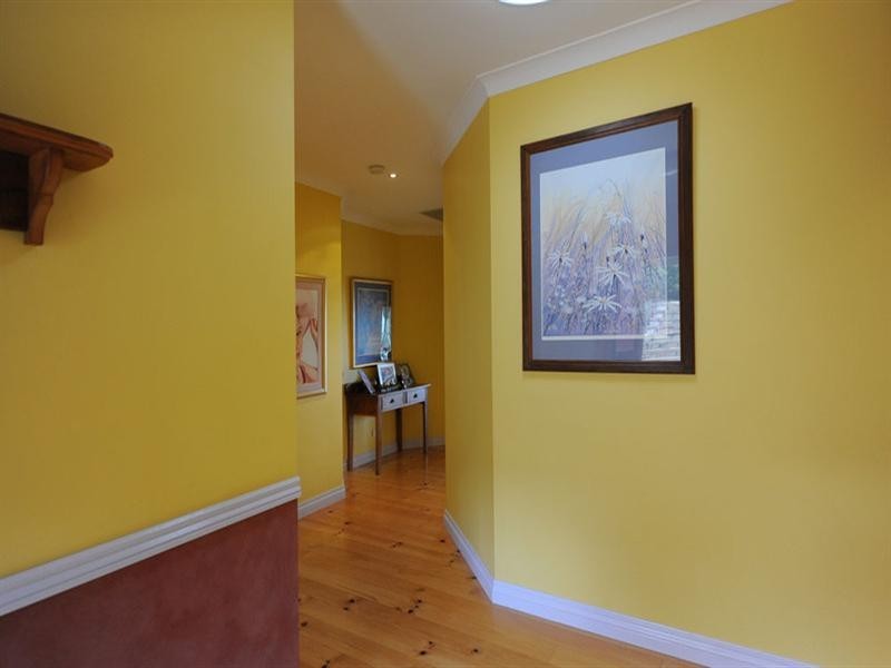 4 Chatswood Close, Mount Lofty QLD 4350