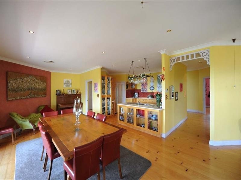 4 Chatswood Close, Mount Lofty QLD 4350