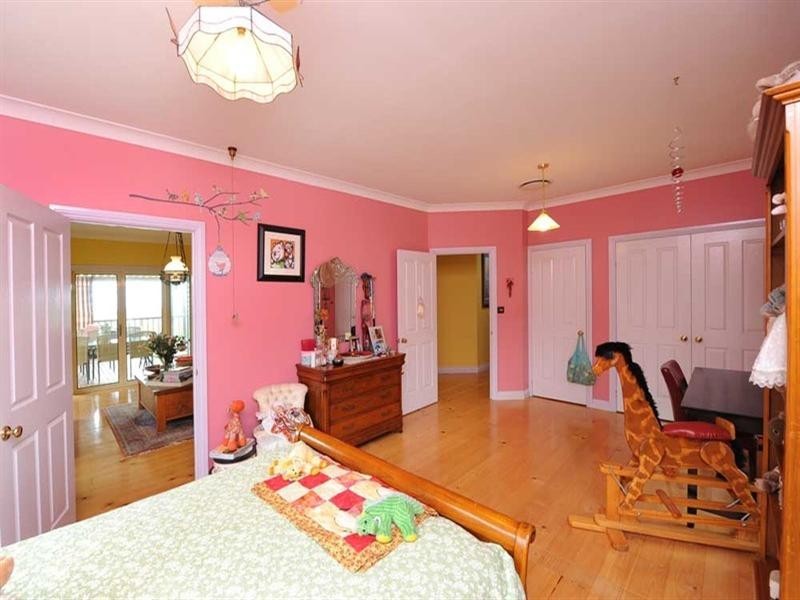 4 Chatswood Close, Mount Lofty QLD 4350