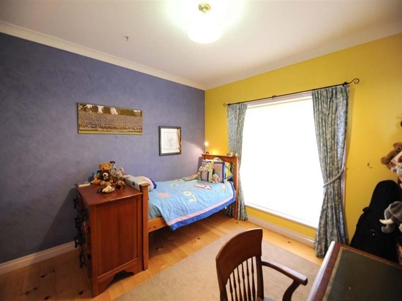 4 Chatswood Close, Mount Lofty QLD 4350