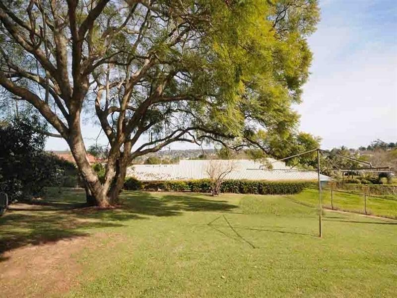 27 Yeates Street, Harlaxton QLD 4350