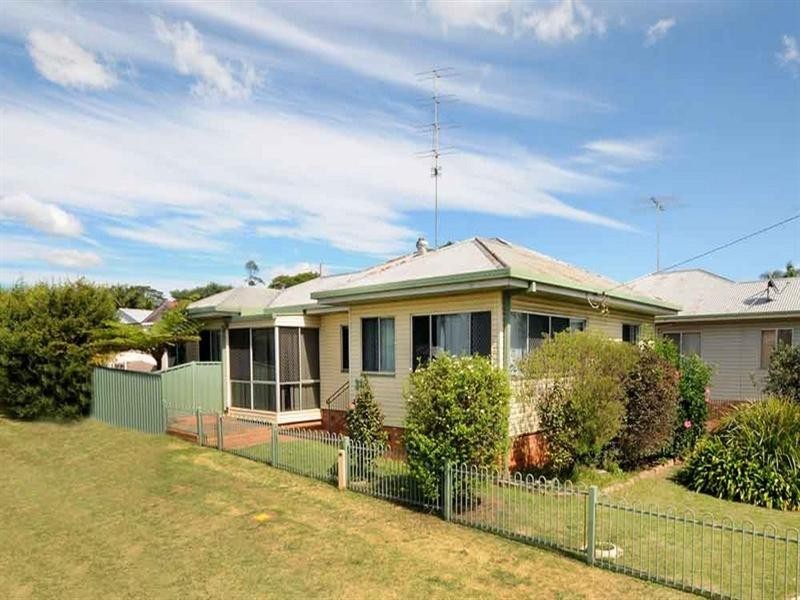 304 Bridge Street, Newtown QLD 4350