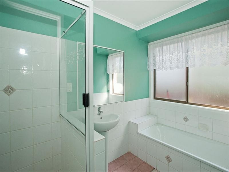 1 Walnut Court, Newtown QLD 4350