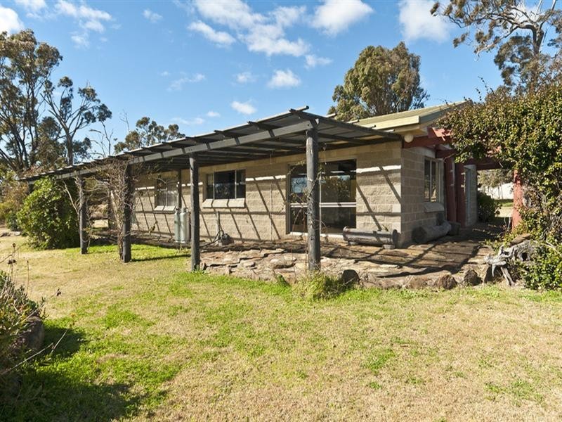 400 Savages Road, Hodgson Vale QLD 4352