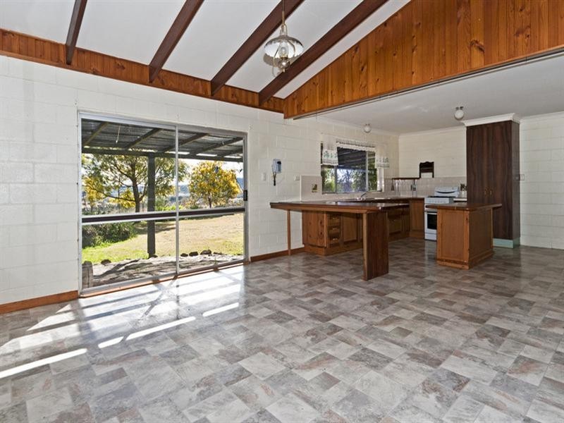 400 Savages Road, Hodgson Vale QLD 4352