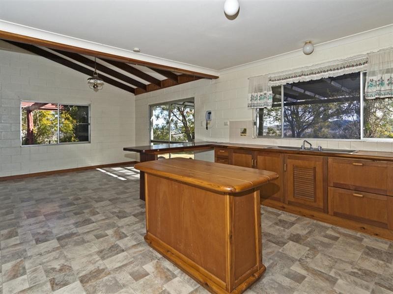 400 Savages Road, Hodgson Vale QLD 4352