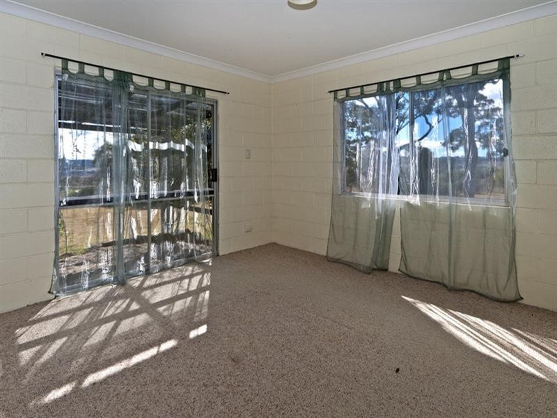 400 Savages Road, Hodgson Vale QLD 4352