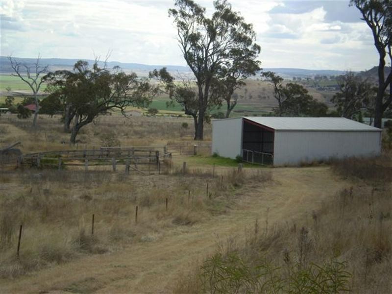 400 Savages Road, Hodgson Vale QLD 4352