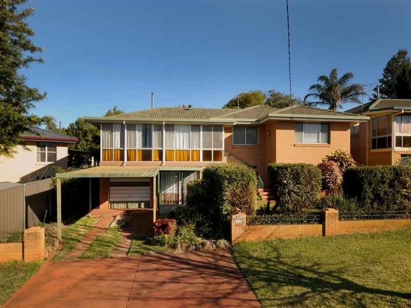 4 Flinders Street, Centenary Heights QLD 4350