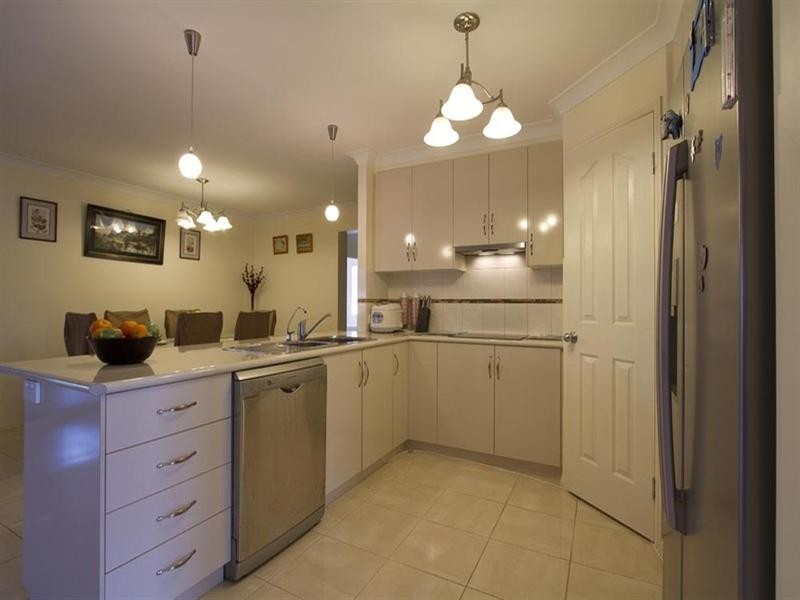42 Sunset Drive, Glenvale QLD 4350