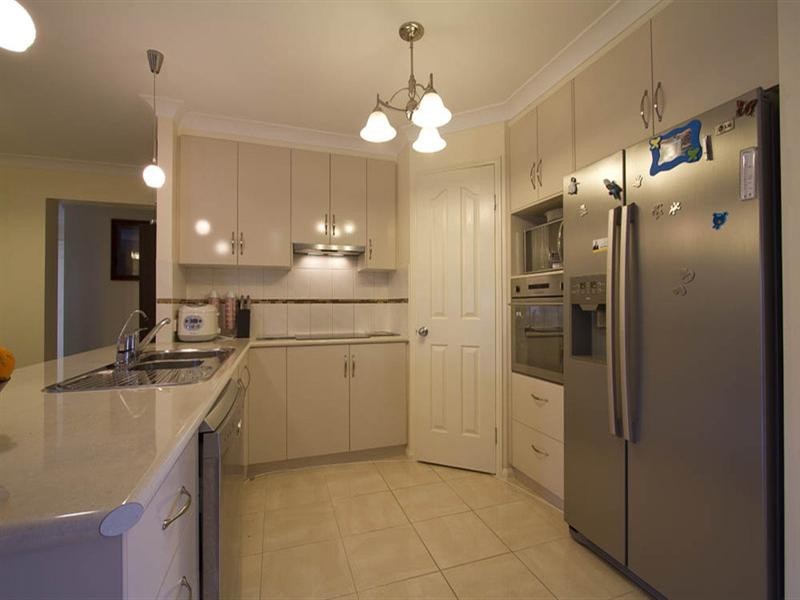 42 Sunset Drive, Glenvale QLD 4350