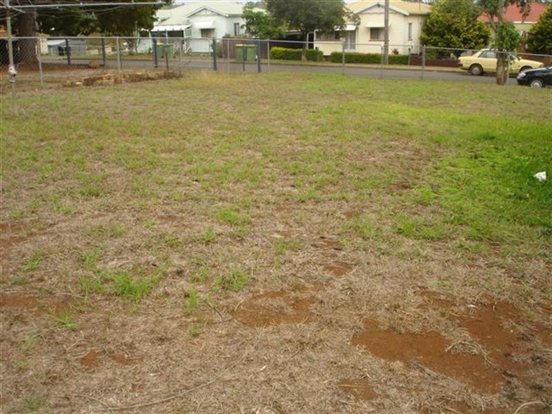 153 Ruthven Street, North Toowoomba QLD 4350