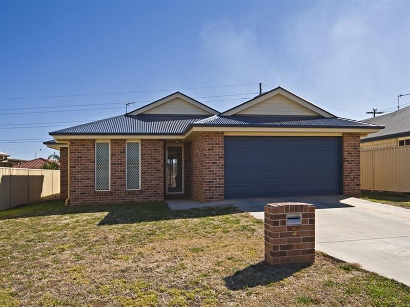3 Ace Drive, Glenvale QLD 4350