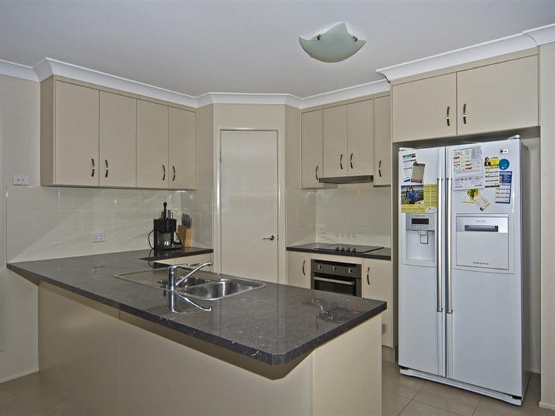 3 Ace Drive, Glenvale QLD 4350