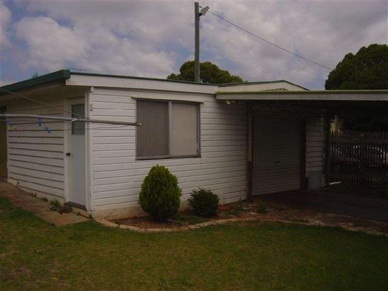 8 Lawrence Street, South Toowoomba QLD 4350