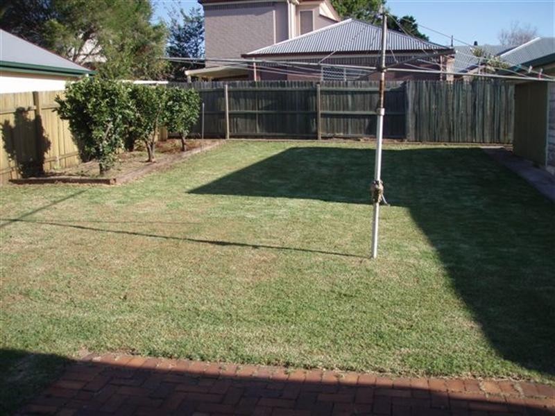 8 Lawrence Street, South Toowoomba QLD 4350