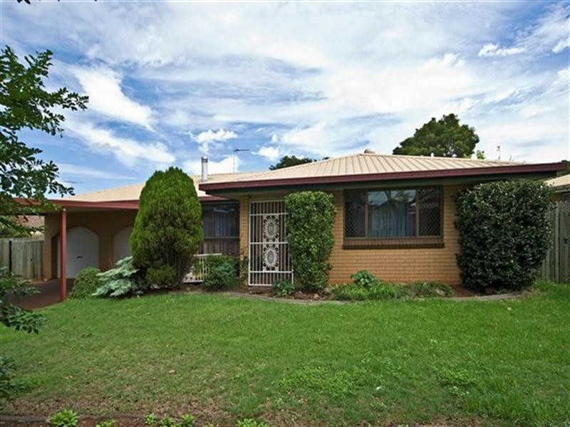 7 Lotus Cresent, Centenary Heights QLD 4350
