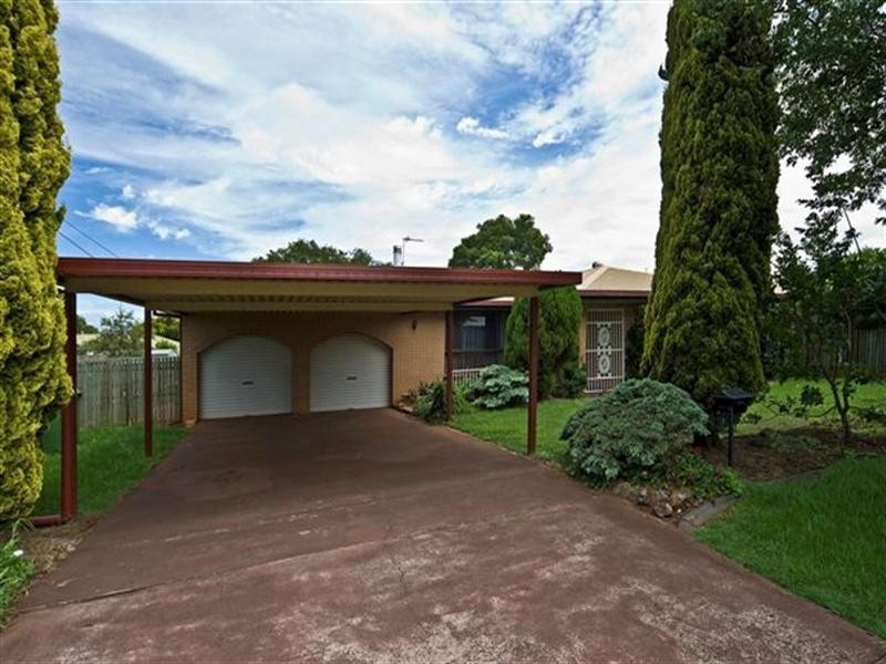 7 Lotus Cresent, Centenary Heights QLD 4350