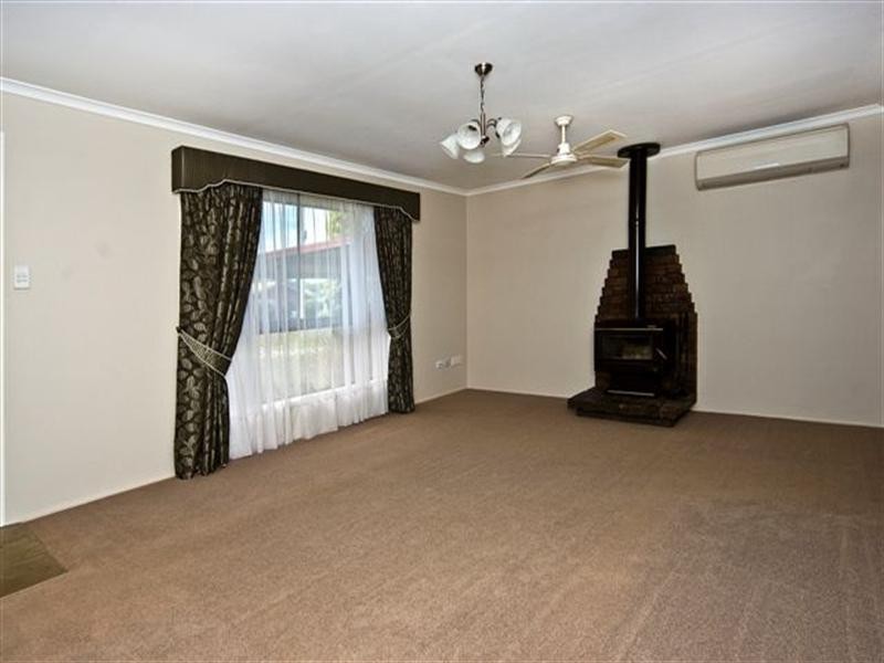7 Lotus Cresent, Centenary Heights QLD 4350