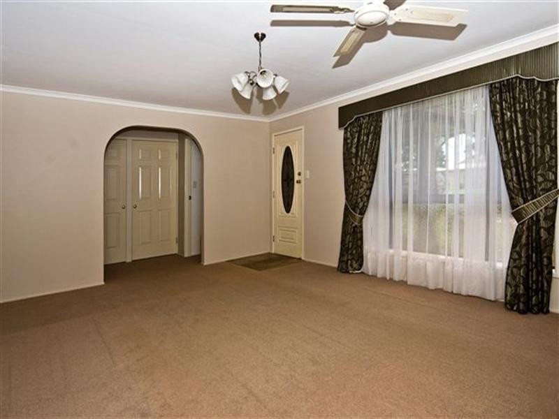 7 Lotus Cresent, Centenary Heights QLD 4350