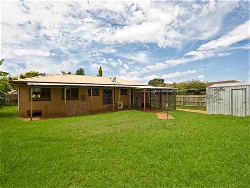 7 Lotus Cresent, Centenary Heights QLD 4350