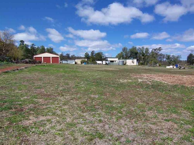 18 Carolann Street, Glenvale QLD 4350