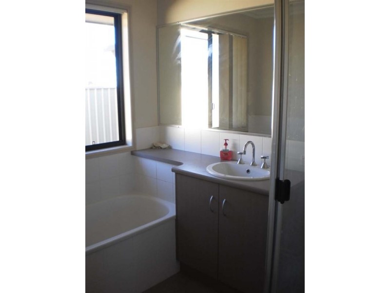 24 Ashford Street, Wyreema QLD 4352