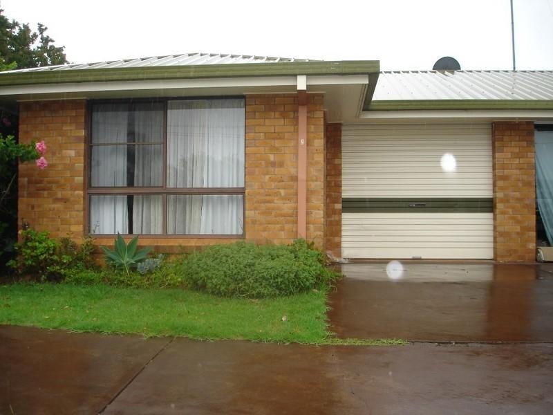 2/7 Agnes Street, Centenary Heights QLD 4350