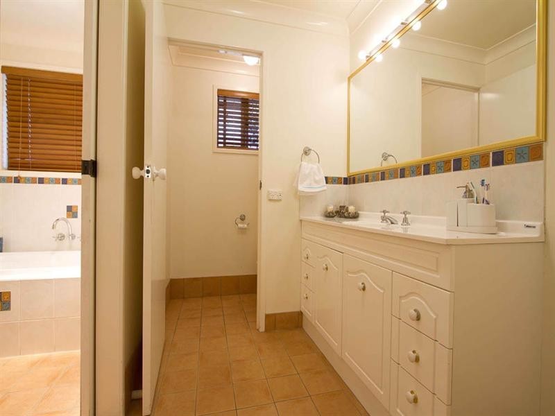9 Batten Court, Wilsonton QLD 4350
