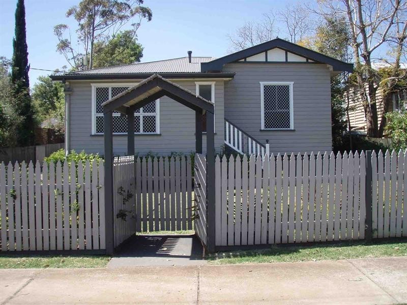 78 Mackenzie Street, Mount Lofty QLD 4350