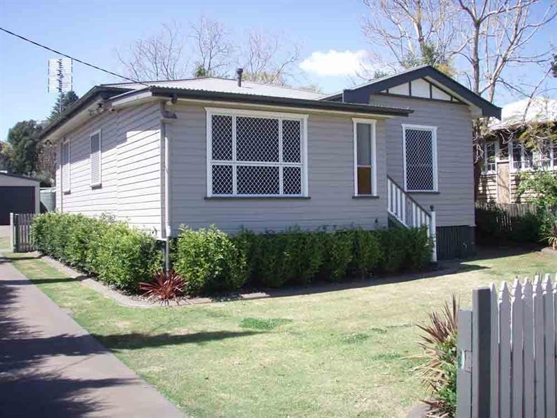 78 Mackenzie Street, Mount Lofty QLD 4350