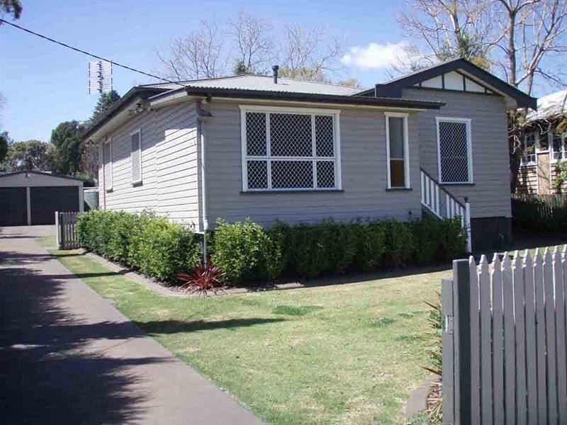 78 Mackenzie Street, Mount Lofty QLD 4350