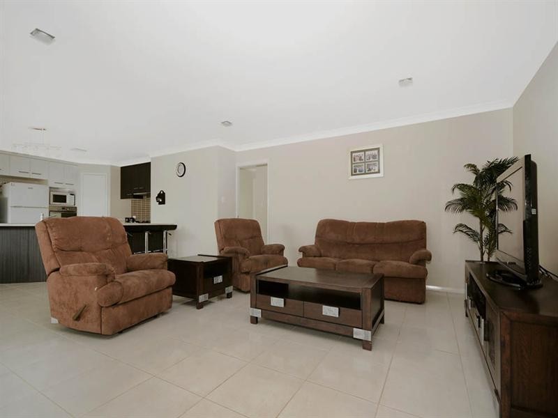 10 Graves Drive, Kearneys Spring QLD 4350